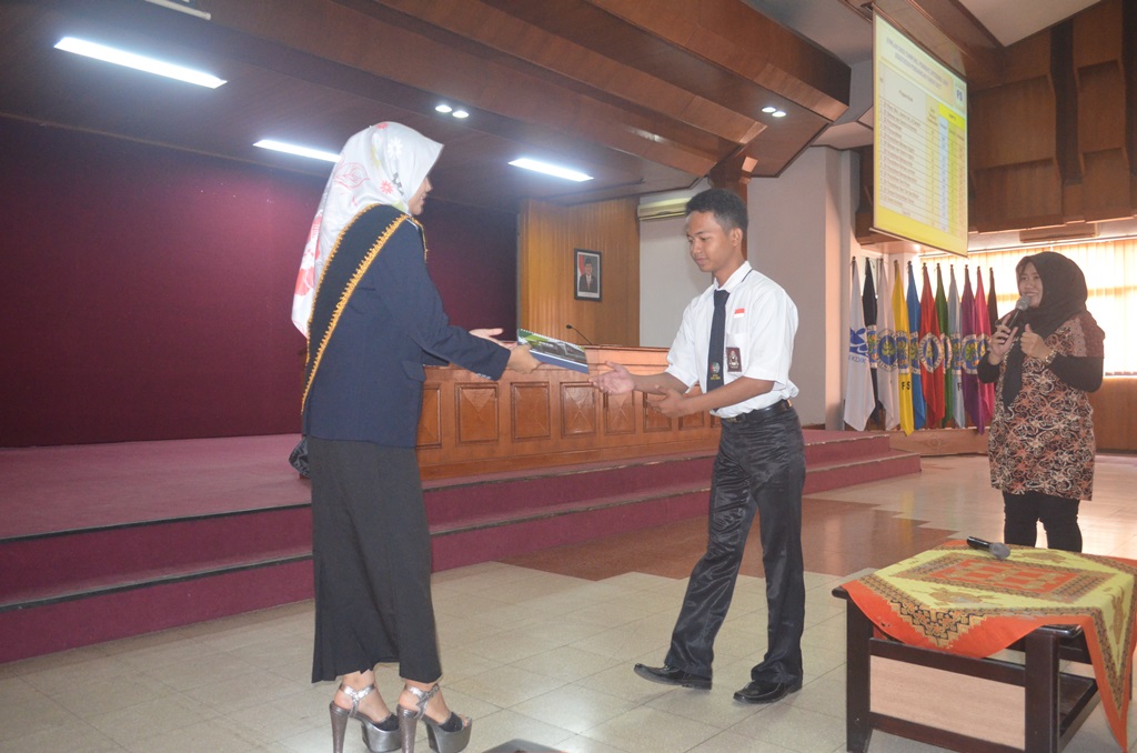 Study Campus Universitas Negeri Malang Dan UIN Maulana Malik Ibrahim ...